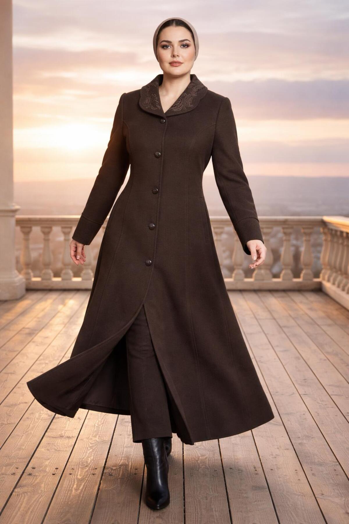 ESİN GİYİM  NAKIŞ DETAYLI BÜYÜK BEDEN MANTO - Görsel 4