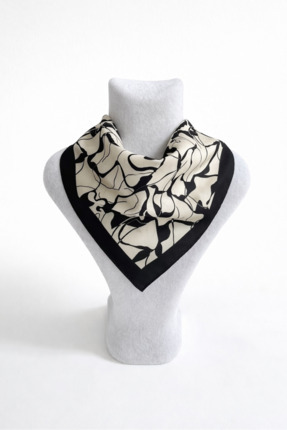 Vanelia Siyah Mono Akış Desenli Fular Bandana - 50x50cm