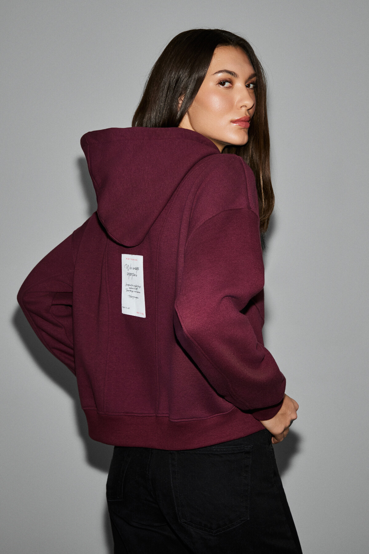 GRIMELANGE  VYSELLE Kadın Önü Kesikli Metal Fermuarlı Kapüşonlu Etiket Detaylı Oversize Bordo Sweatshirt - Görsel 2