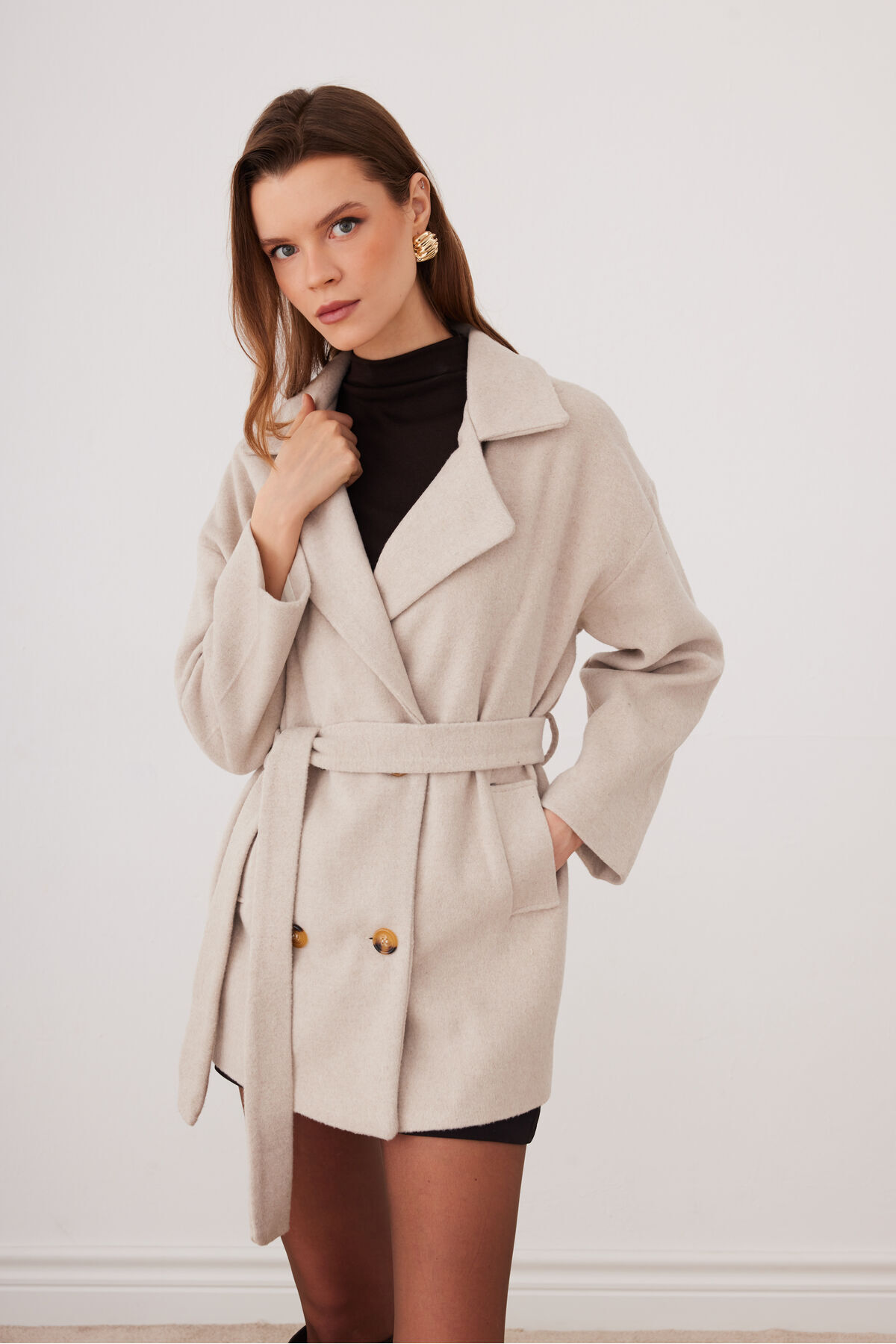 SevdeUgur  Kadın Krem Oversize Kısa Kaşe Kaban Kemerli Astarlı - Sevde Ugur - Görsel 6