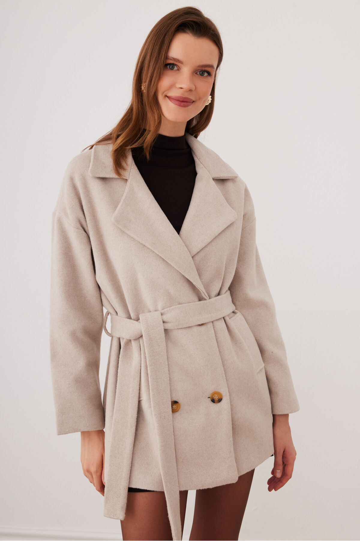 SevdeUgur  Kadın Krem Oversize Kısa Kaşe Kaban Kemerli Astarlı - Sevde Ugur - Görsel 8