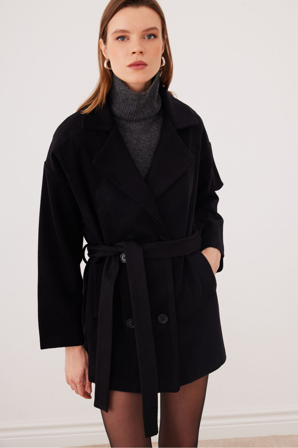 SevdeUgur  Kadın Siyah Oversize Kısa Kaşe Kaban Kemerli Astarlı - Sevde Ugur - Görsel 7