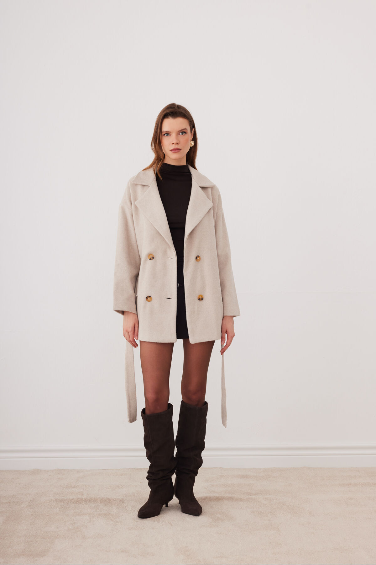 SevdeUgur  Kadın Krem Oversize Kısa Kaşe Kaban Kemerli Astarlı - Sevde Ugur - Görsel 4