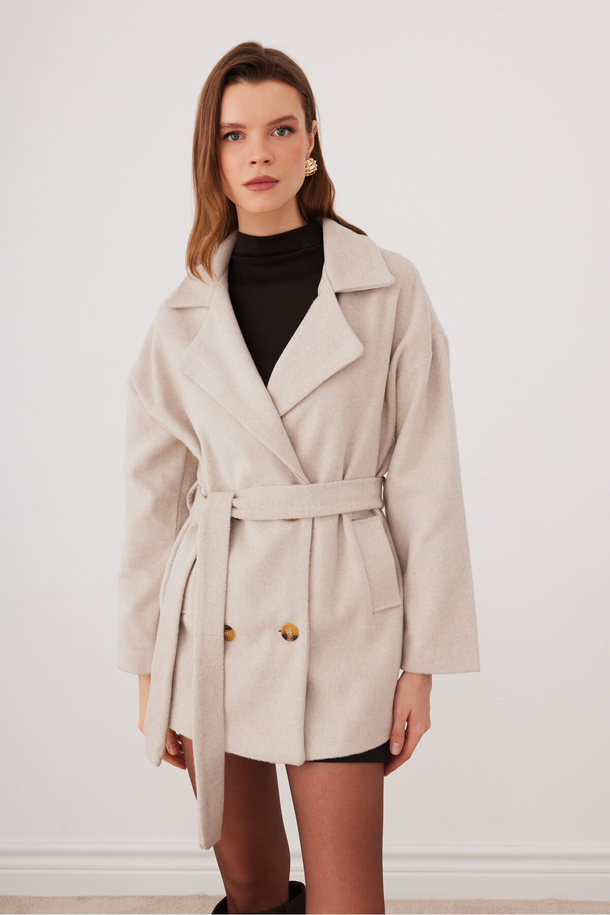 SevdeUgur  Kadın Krem Oversize Kısa Kaşe Kaban Kemerli Astarlı - Sevde Ugur - Görsel 3