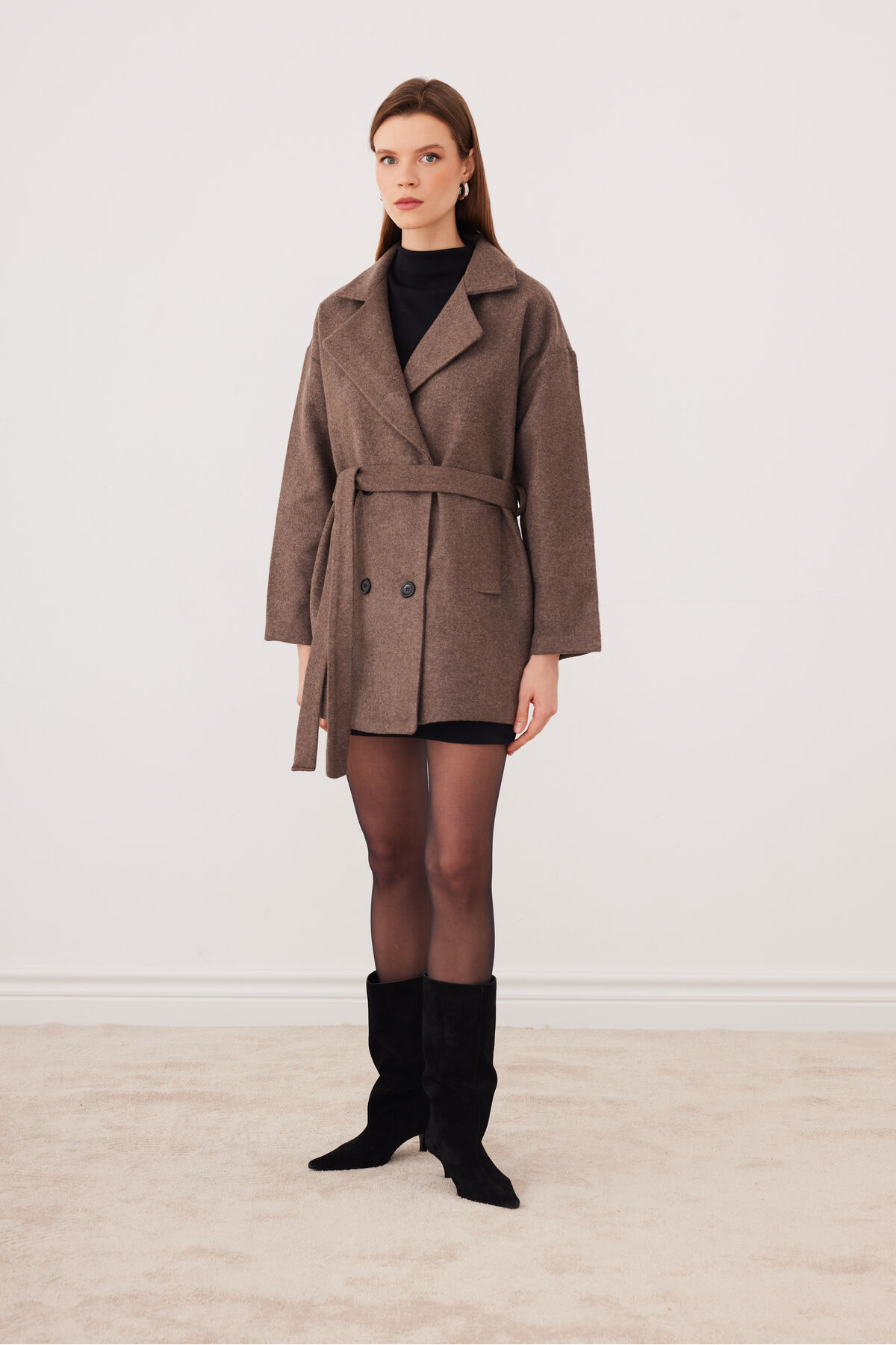 SevdeUgur  Kadın Vizon Oversize Kısa Kaşe Kaban Kemerli Astarlı - Sevde Ugur - Görsel 9