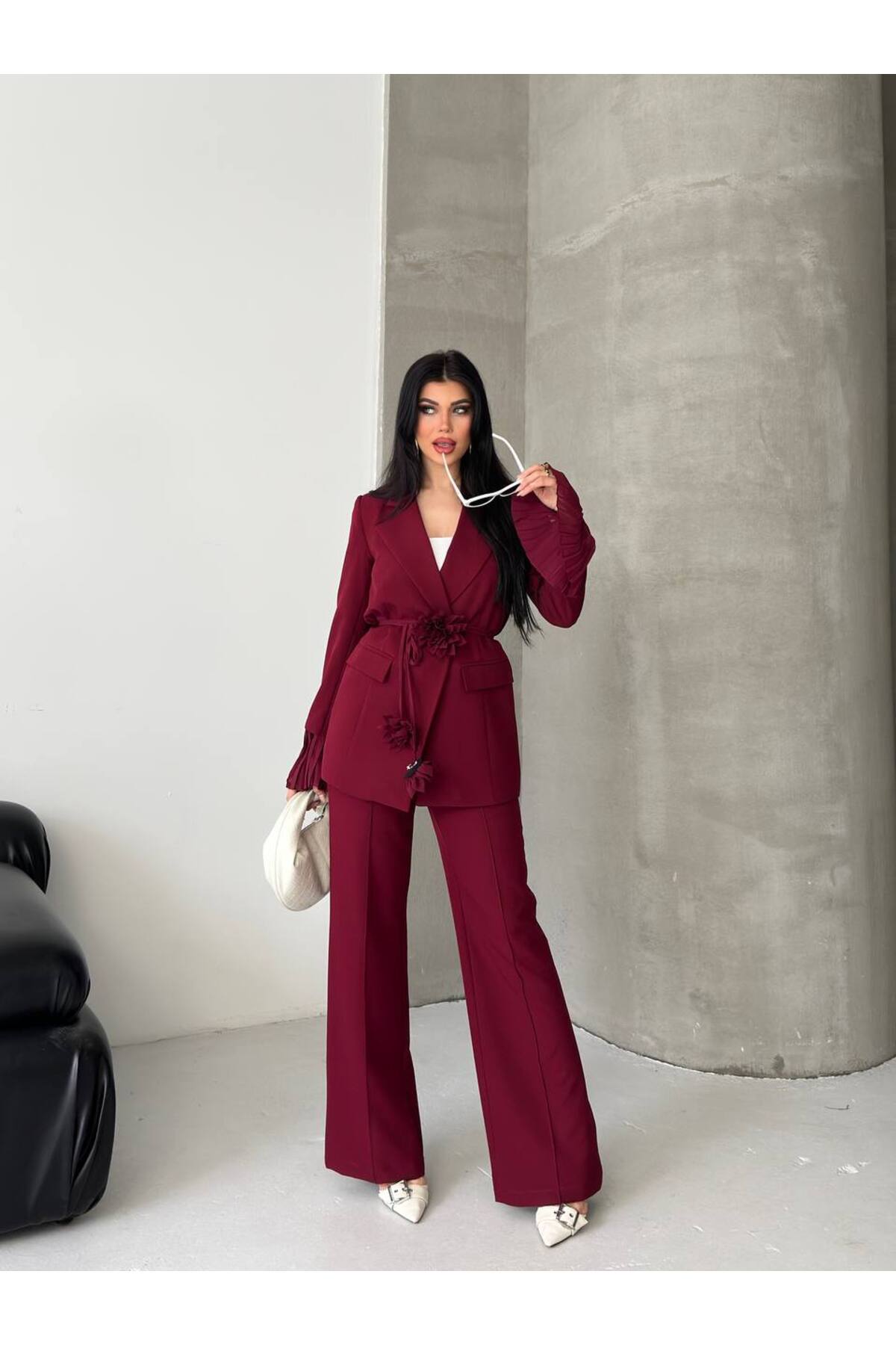 Costume femme avec accessoire rose détaillé - Görsel 4