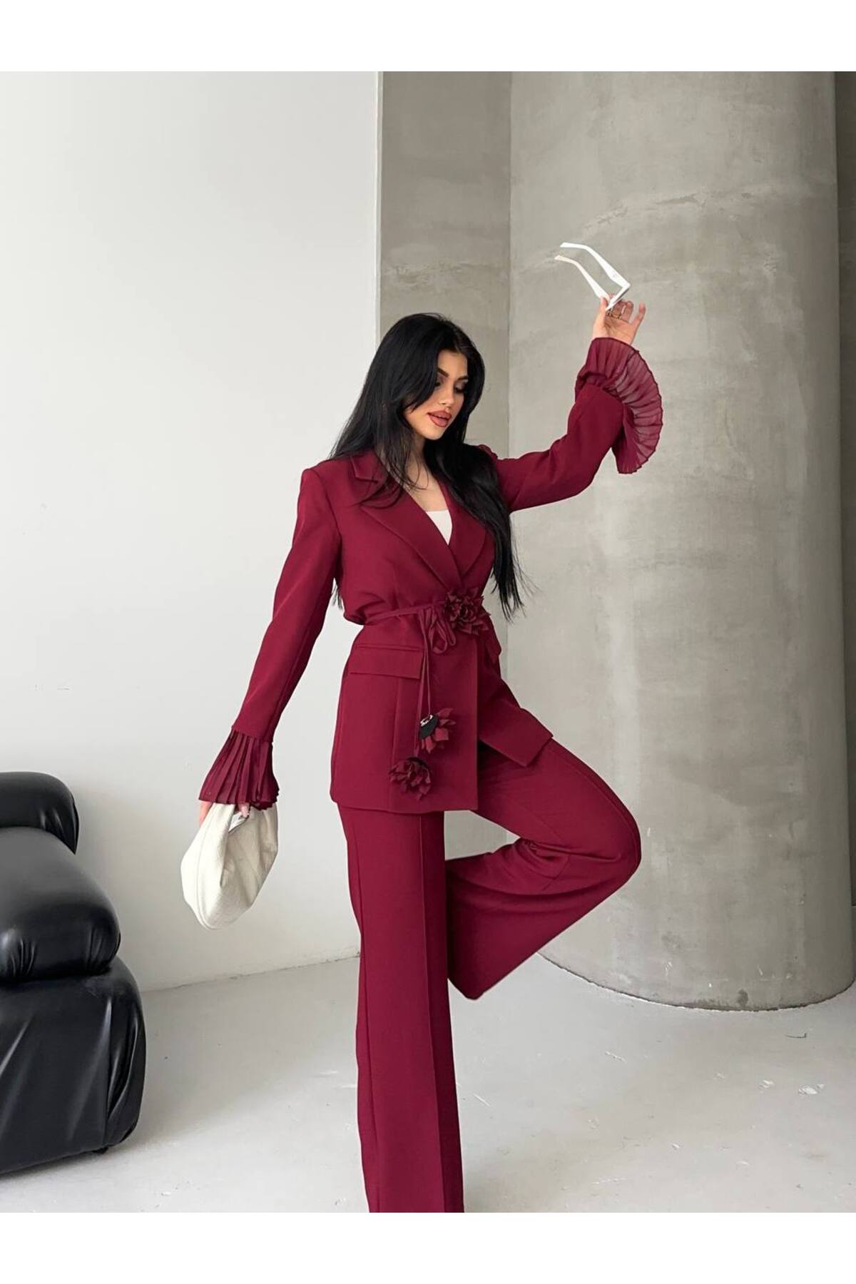 Costume femme avec accessoire rose détaillé - Görsel 3