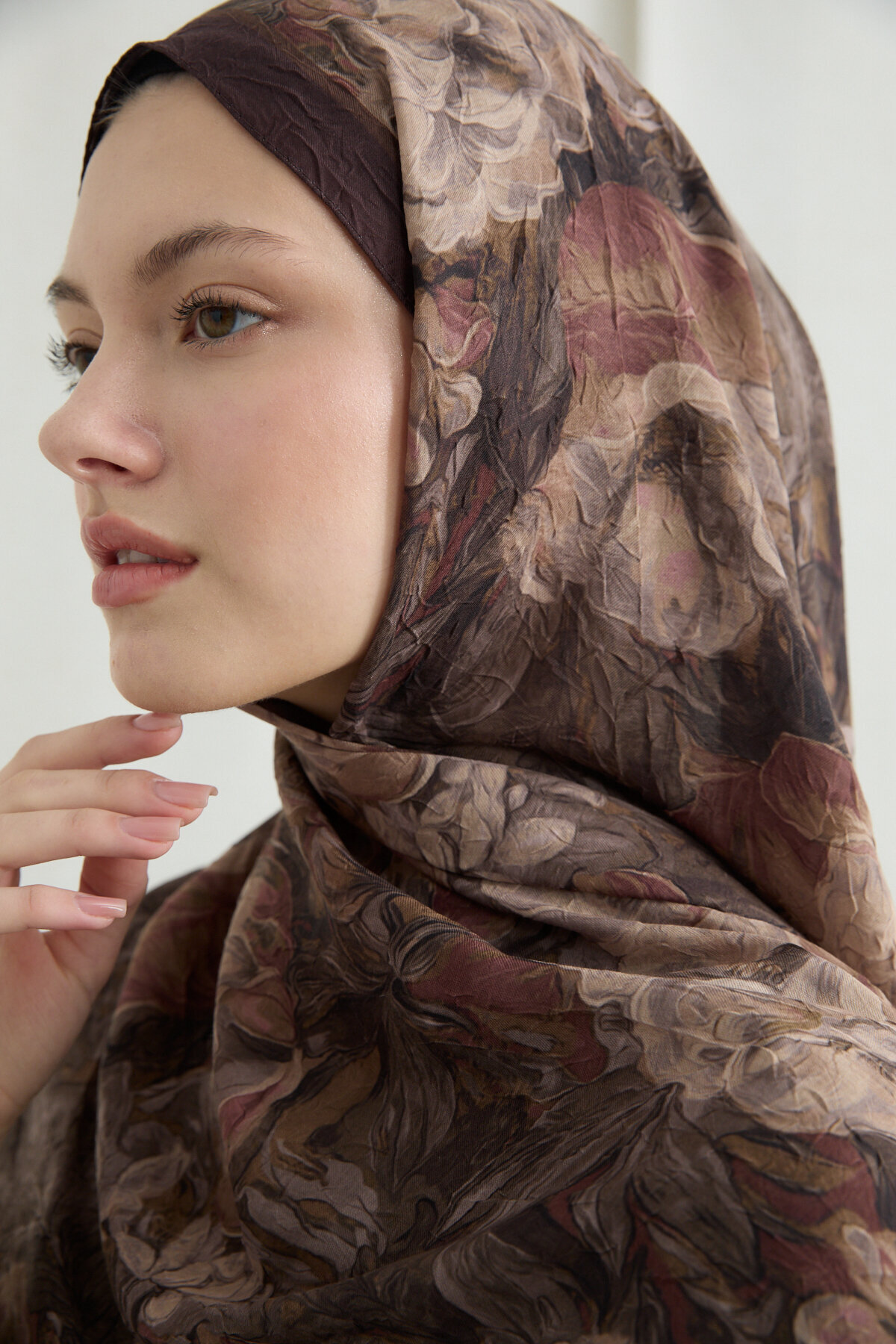 cs camellia scarf  Monaco Kraş Şal - Kahve - Görsel 4