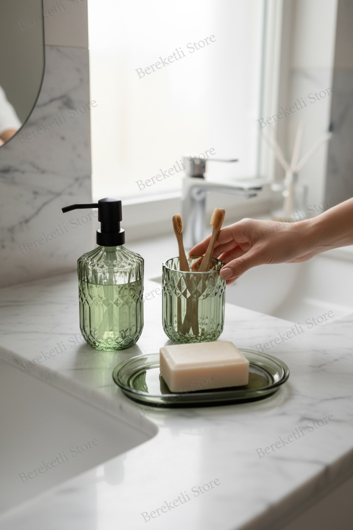 Sarı Çizgili Cam Banyo Seti | Sıvı Sabunluk, Diş Fırçalık ve Sabunluk | Şık & Modern Tezgâh Üstü Set