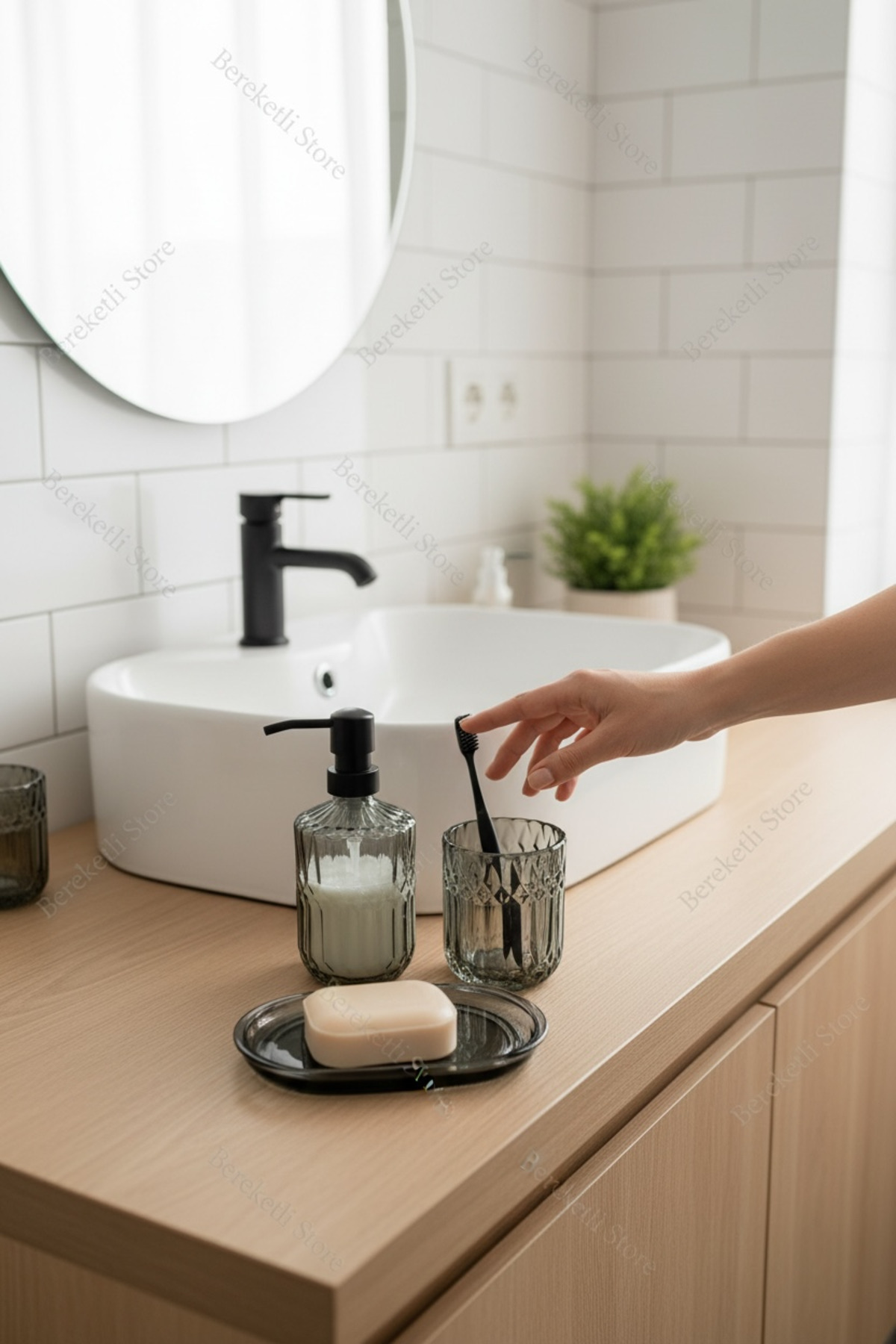 Sarı Çizgili Cam Banyo Seti | Sıvı Sabunluk, Diş Fırçalık ve Sabunluk | Şık & Modern Tezgâh Üstü Set