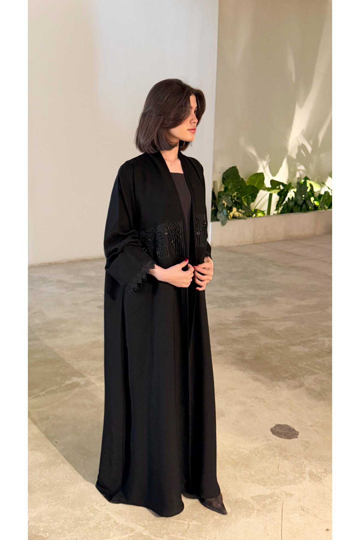 عباية ليان سوداء بتطريز أنيق – عباية نسائية بقصة ن...