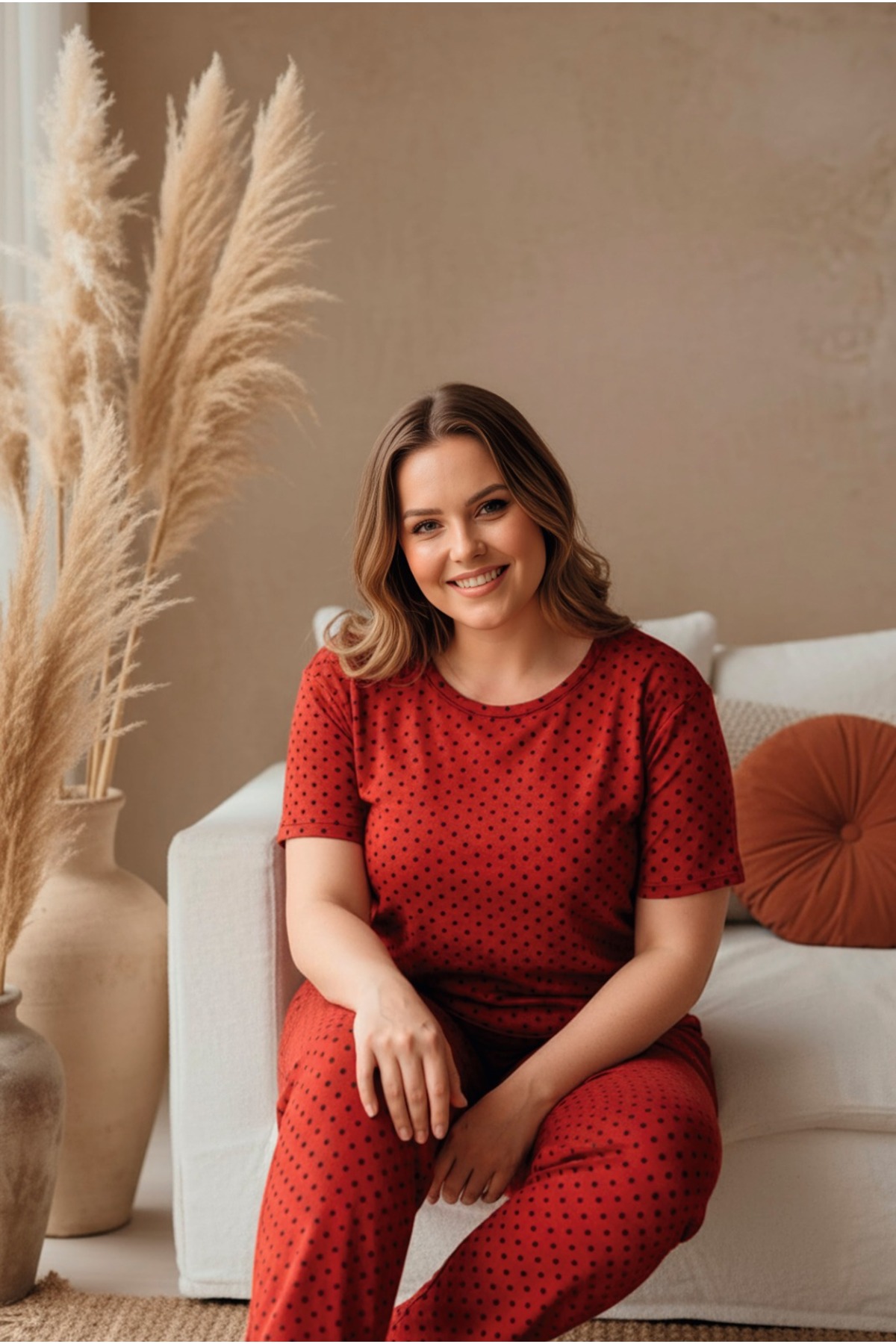 LİLA İÇ GİYİM Štampani komplet veće veličine, širokih krojeva, s okruglim izr...