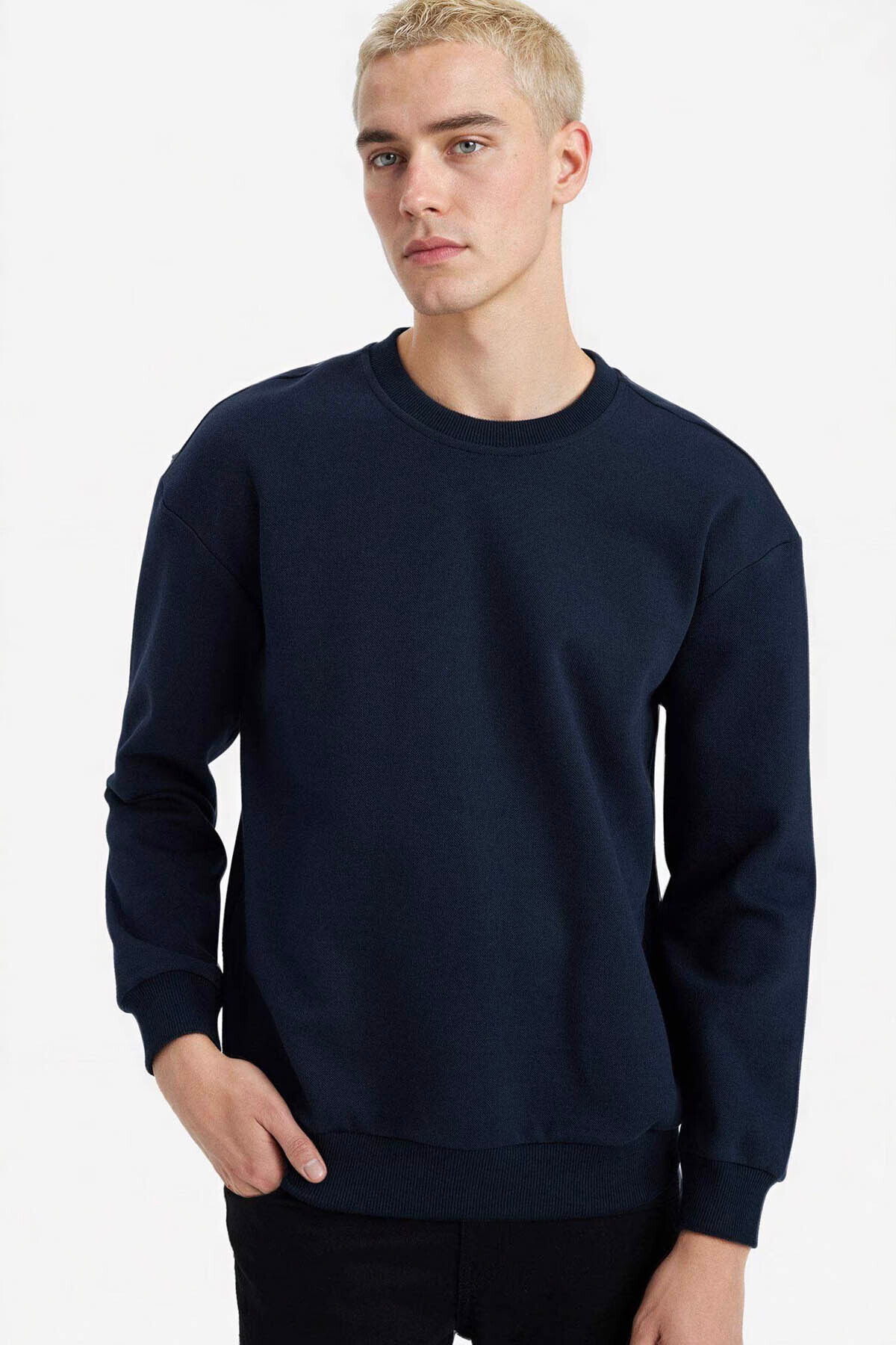 DeFacto Boxy Fit Bisiklet Yaka Basic Düz Pike Sweatshirt E1519AX26SP görsel 4