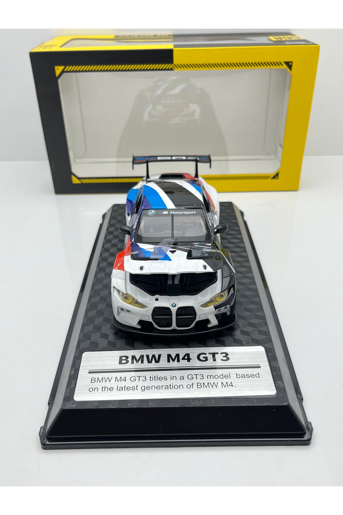 HOBBİEZ WORLD CCA 1:24 BMW M4 GT3 Diecast Model Araba - Fiyatı
