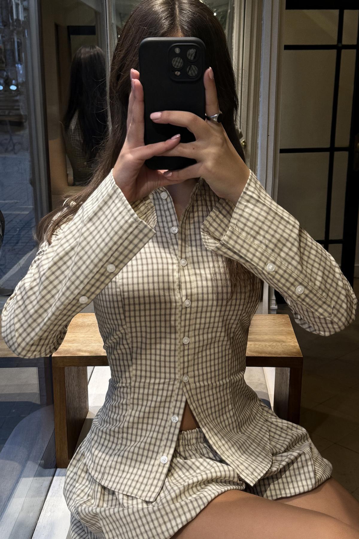 Bershka  İspanyol kollu dar kesim gömlek