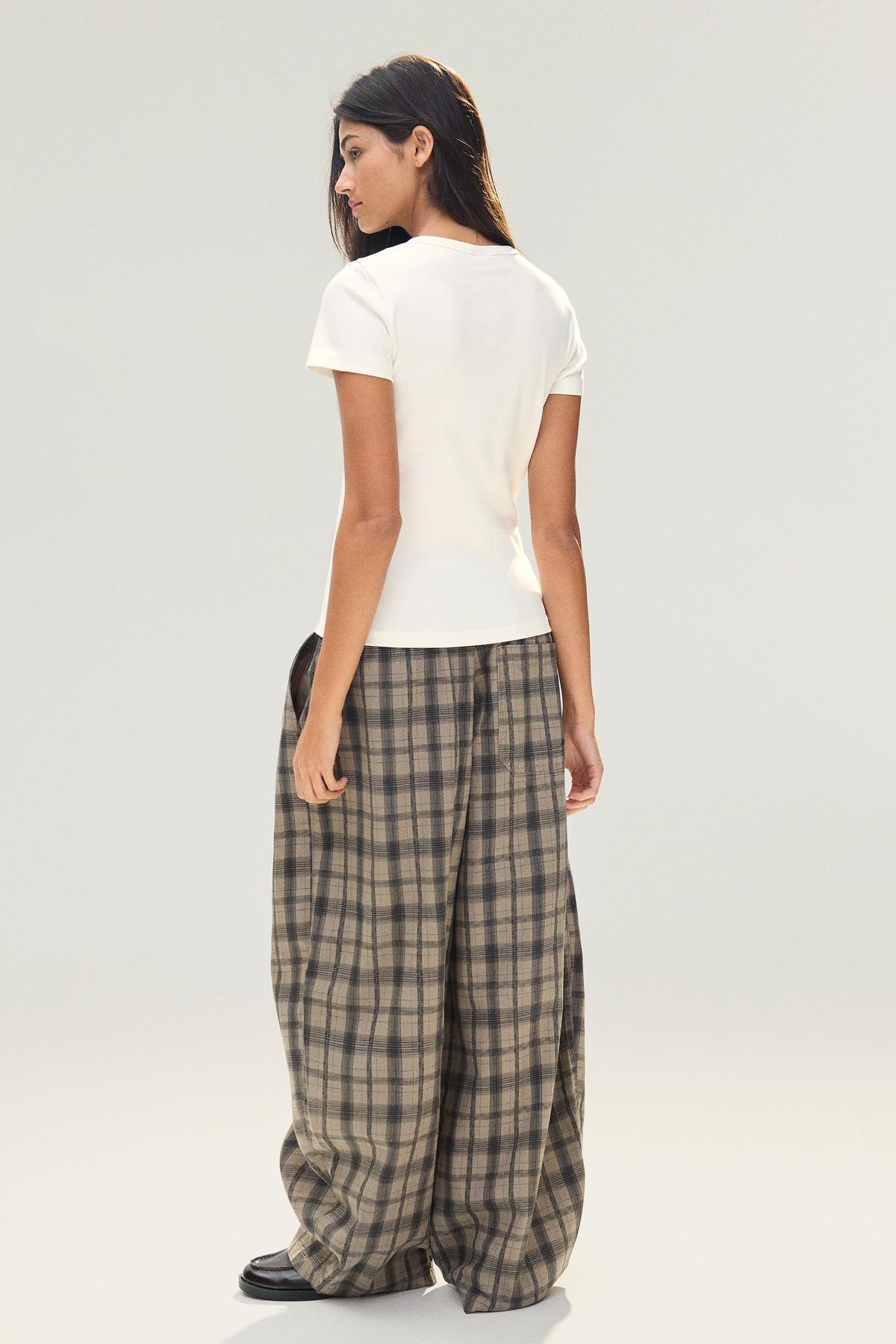 Bershka  Kısa kollu fitilli temel tişört - Görsel 2