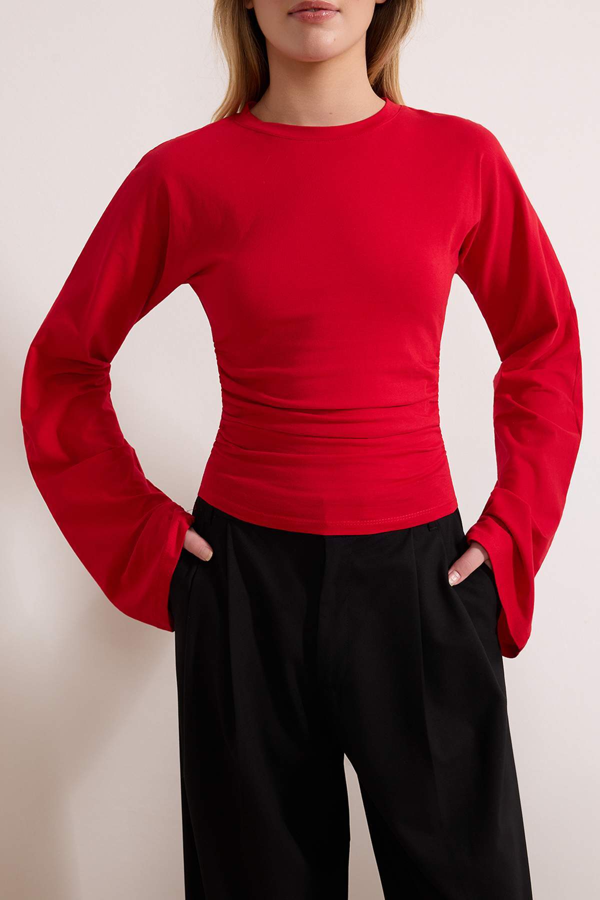 Trendyolmilla  Kırmızı İspanyol Kol Büzgü Detaylı Regular/Normal Kalıp Örme Bluz TWOAW26BZ00293 - Görsel 3