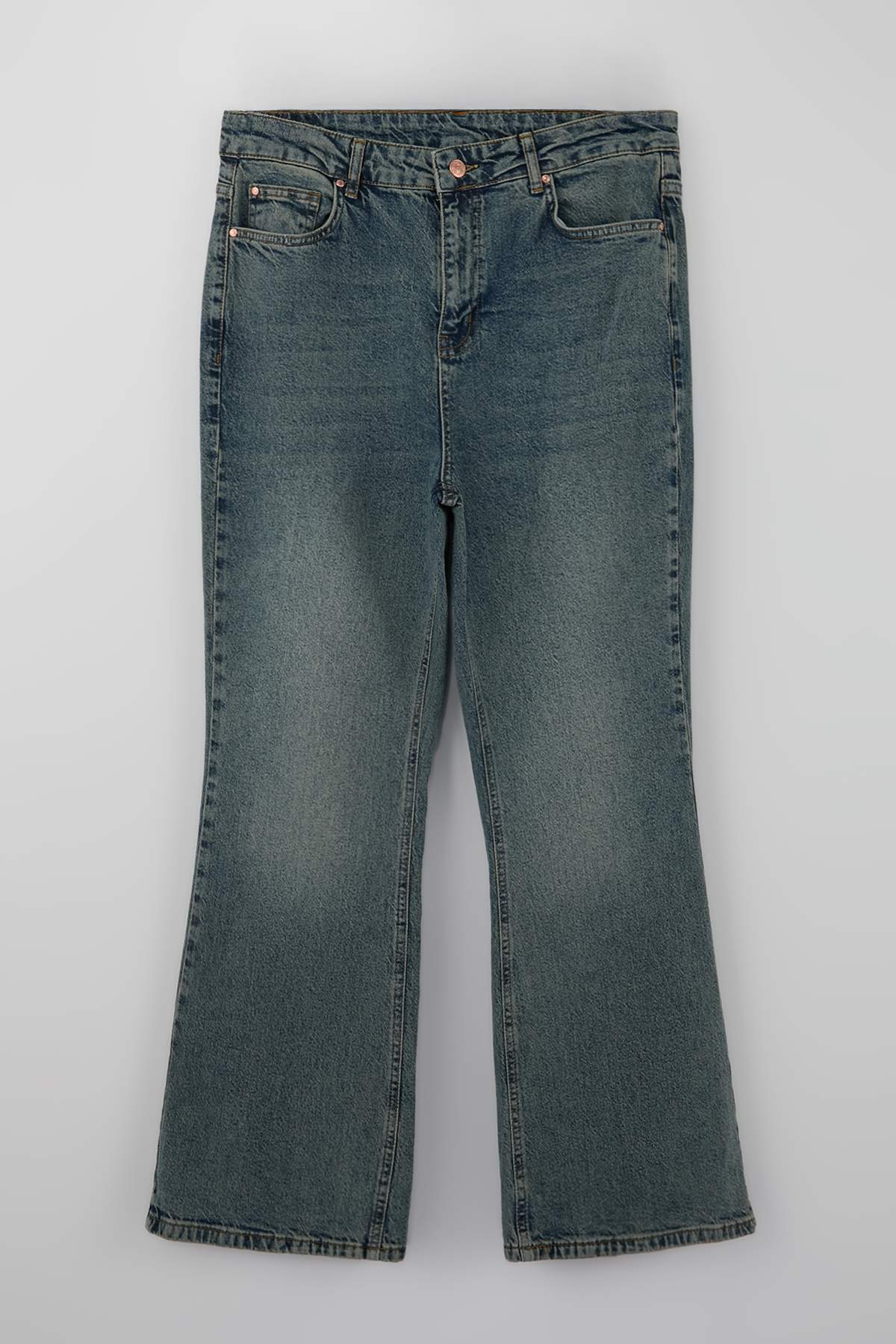 Trendyolmilla  Koyu Mavi Yüksek Bel Comfort/Esnek Flare Fit İspanyol Paça Büyük Beden Jeans TBBSS26CJ00025 - Görsel 5