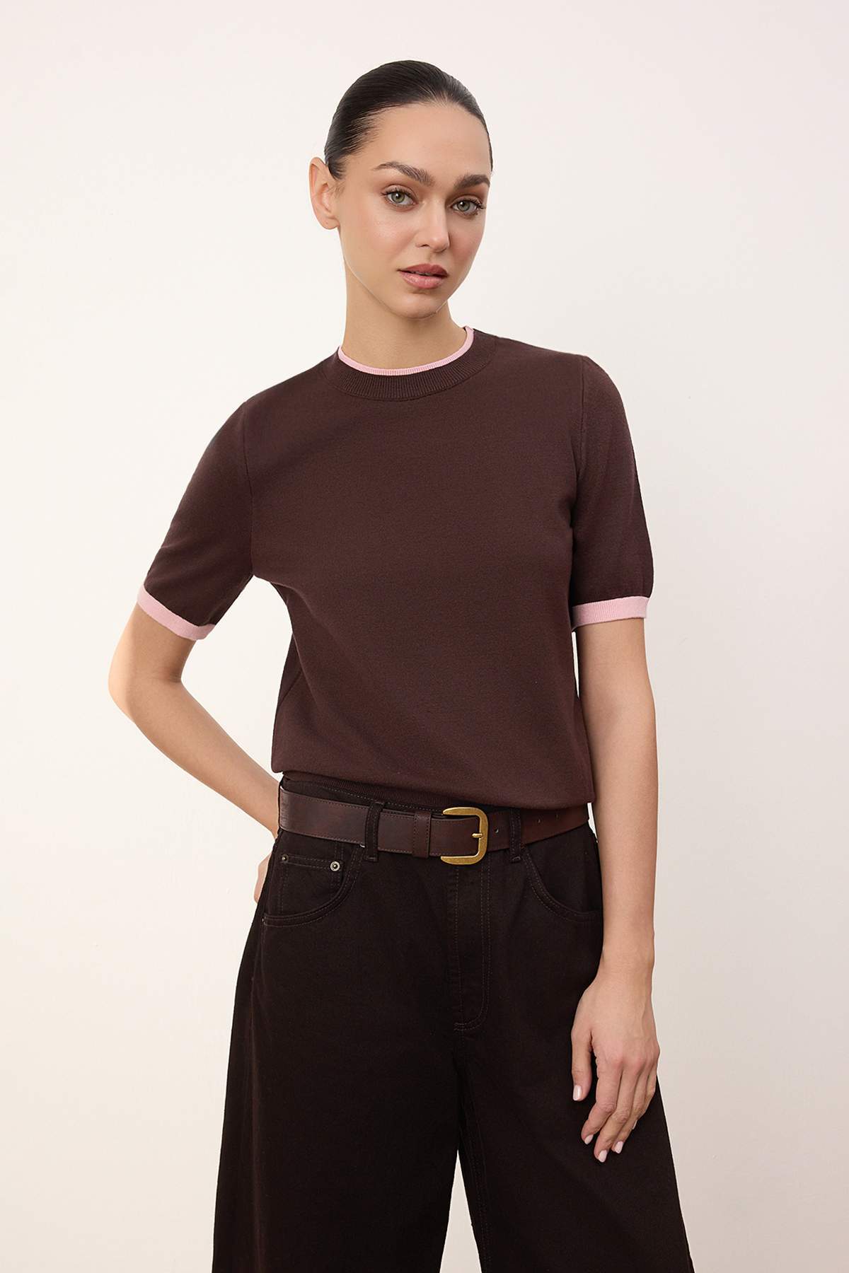 Trendyolmilla  Wardrobe Essentials Kahverengi Premium İplik Renk Bloklu Bisiklet Yaka Triko Bluz TWOSS26BZ00133 - Görsel 2