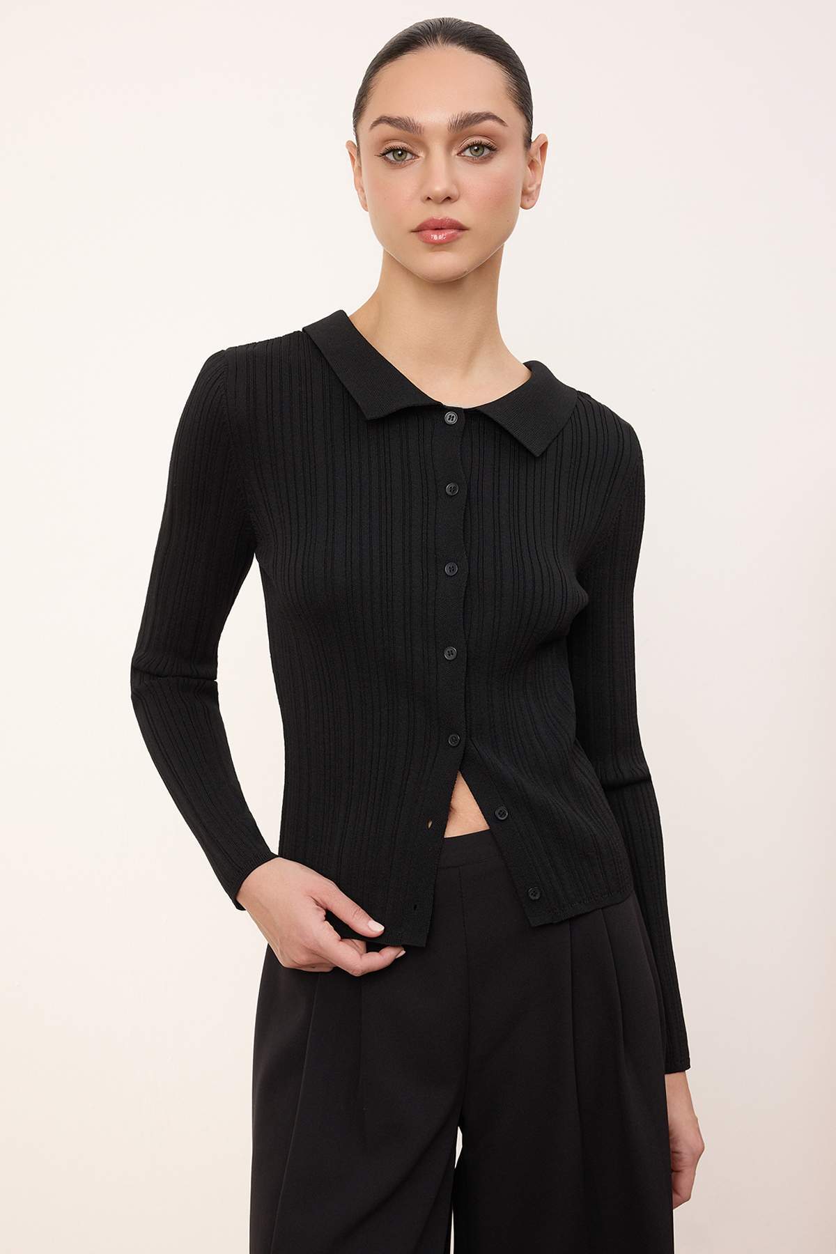 Trendyolmilla Siyah Wardrobe Essentials Premium İplik Çift Taraflı Giyilebilen Bluz Triko Hırka TWOSS26HI00012