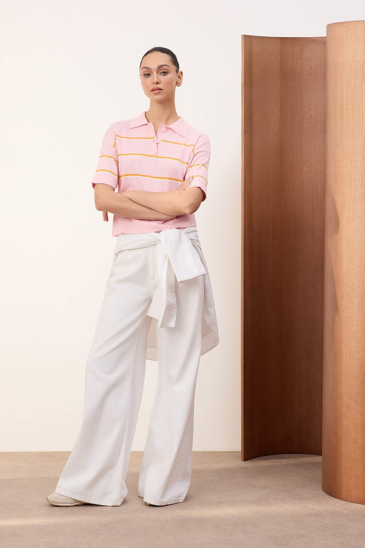 Trendyolmilla  Pembe Wardrobe Essentials Yazlık İplik Çizgili Polo Yaka Triko Bluz TWOSS26BZ00127 - Görsel 2