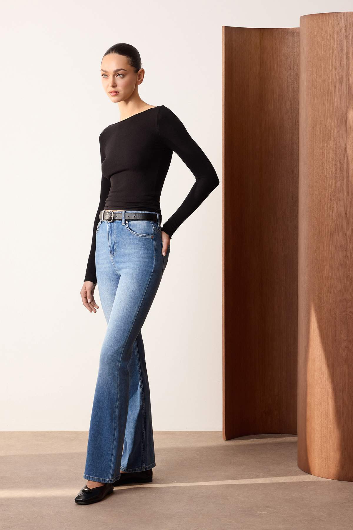 Trendyolmilla  Trendyolmilla Wardrope Essentials Mavi DÖKÜMLÜ Yüksek Bel Orta Esnek Flare Jeans TWOSS26JE00106 - Görsel 6