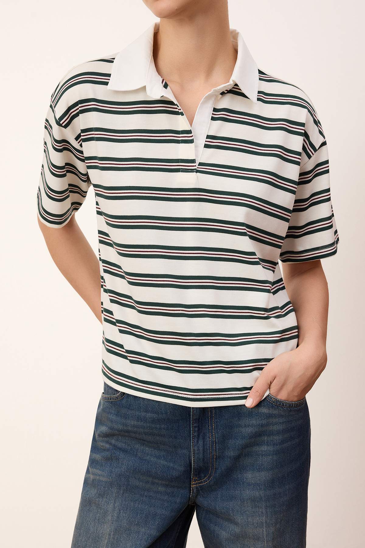 Trendyolmilla  Wardrobe Essentials-Ekru Çizgili Normal Kalıp Kısa Kollu Tok %100 Pamuk Örme T-shirt TWOSS26TS00027 - Görsel 3