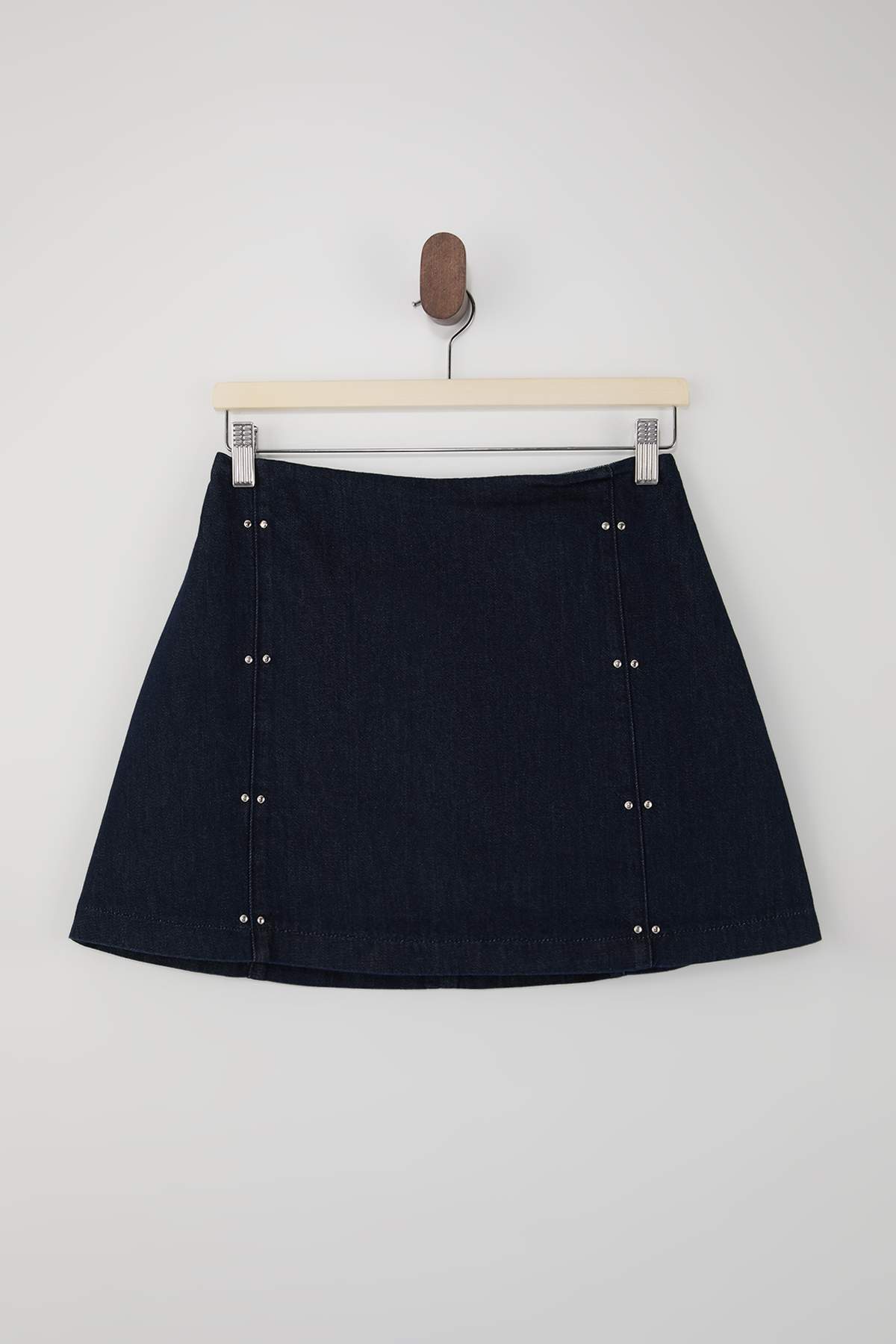 Trendyolmilla  Koyu Mavi Aksesuar/Trok Detaylı %100 Pamuk Denim Şort Etek TWOSS26SR00014 - Görsel 5