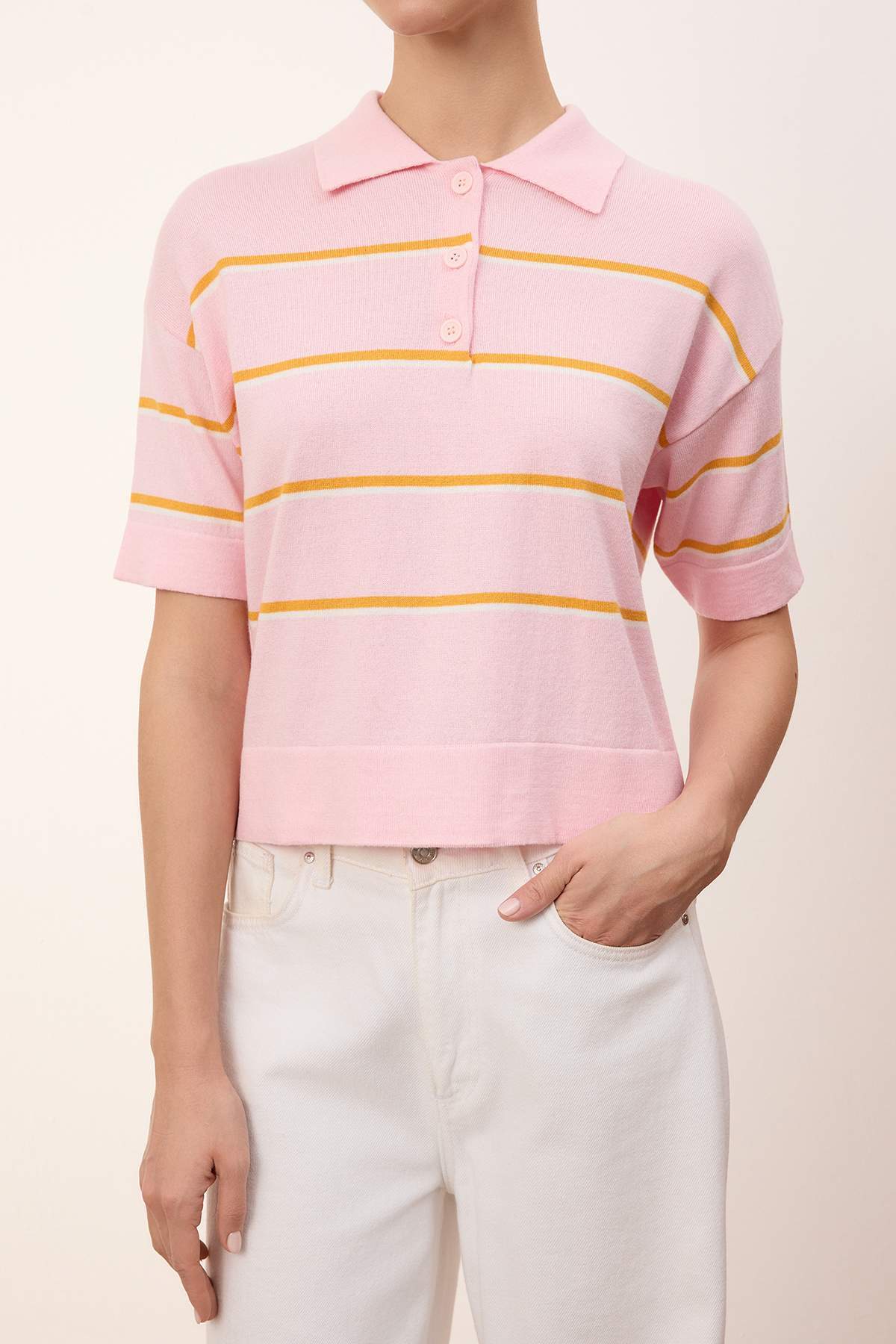 Trendyolmilla  Pembe Wardrobe Essentials Yazlık İplik Çizgili Polo Yaka Triko Bluz TWOSS26BZ00127 - Görsel 3