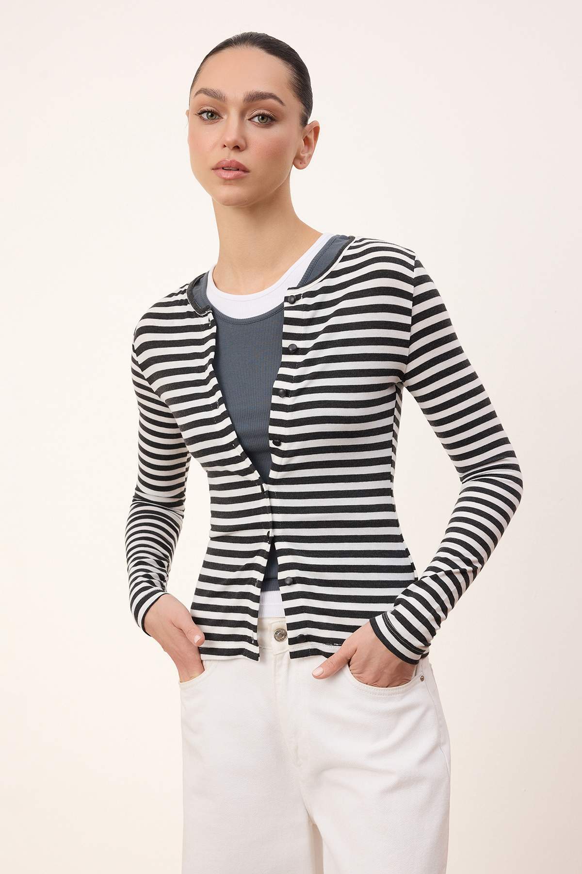 Trendyolmilla  Wardrobe Essentials-Antrasit Regular/Normal Kalıp Uzun Kollu Yumuşak Örme Bluz TWOSS26BZ00245 - Görsel 2