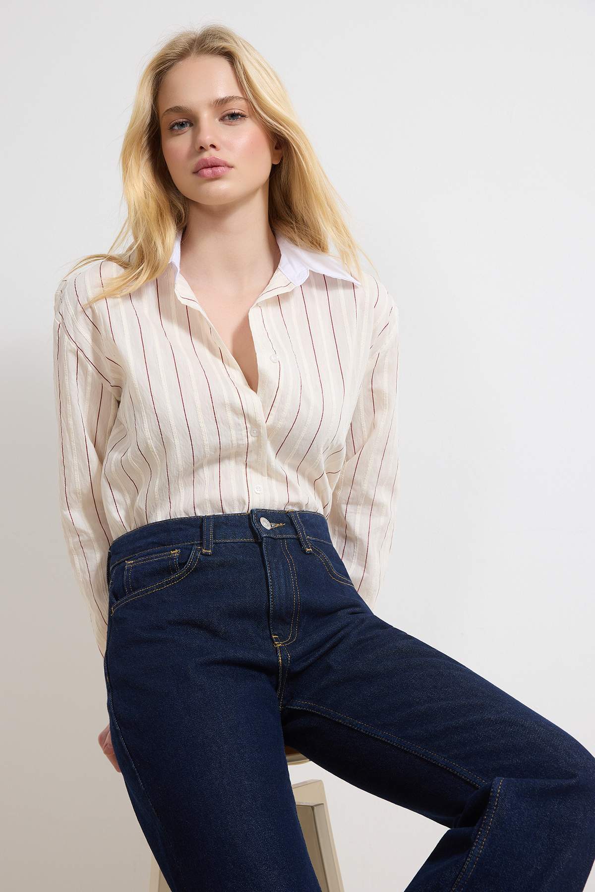 Trendyolmilla  Beyaz-Çok Renkli Çizgili Dokulu Gömlek TWOSS26GO00060 - Görsel 2