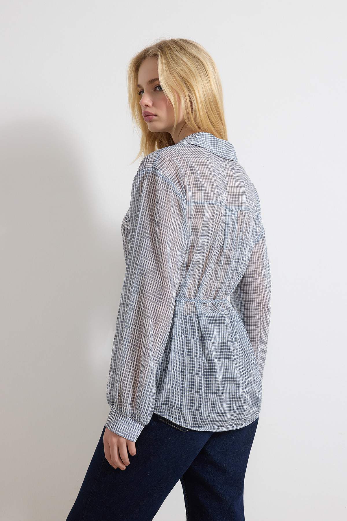 Trendyolmilla  Mavi Kareli Kuşaklı Transparan Gömlek TWOSS26GO00066 - Görsel 4