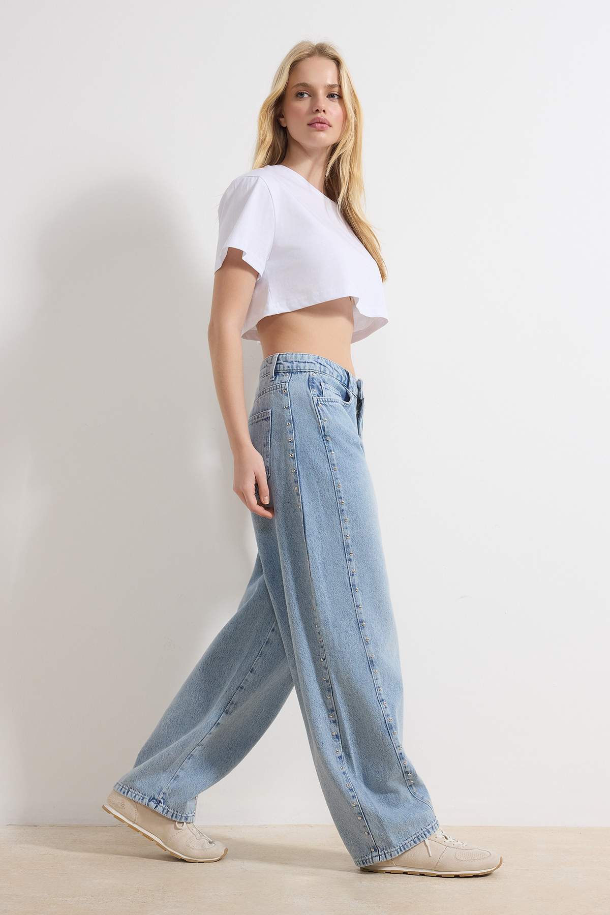 Trendyolmilla  Açık Mavi DÖKÜMLÜ Trok Detaylı Yüksek Bel %100 Pamuk Baggy Jeans TWOSS26JE00066 - Görsel 2