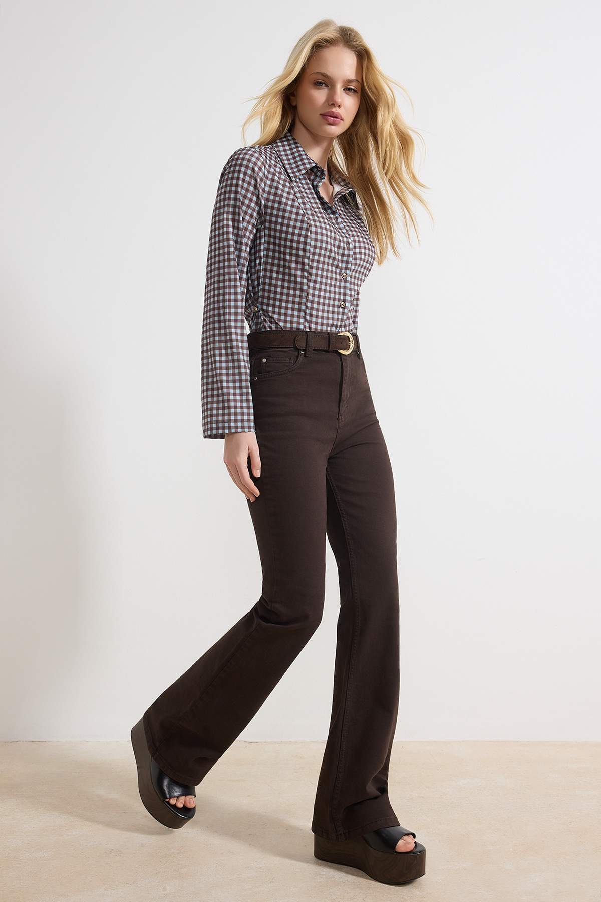 Trendyolmilla  Kahverengi Yüksek Bel Az Esnek Flare İspanyol Paça Jeans TWOSS25JE00101 - Görsel 2