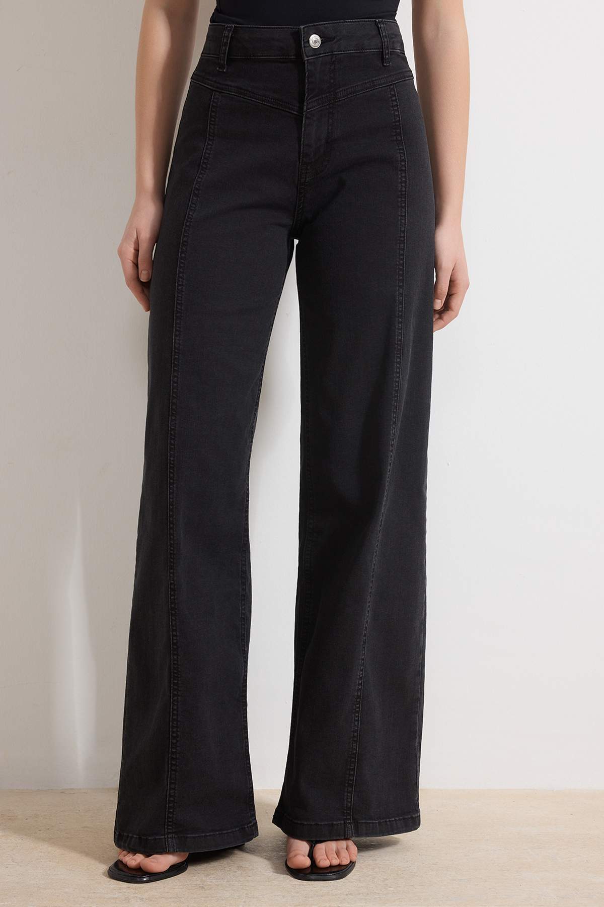 Trendyolmilla  Siyah Yüksek Bel Dikiş Detaylı Ekstra Esnek Wide Leg Geniş Paça Jeans TWOSS26JE00024 - Görsel 3