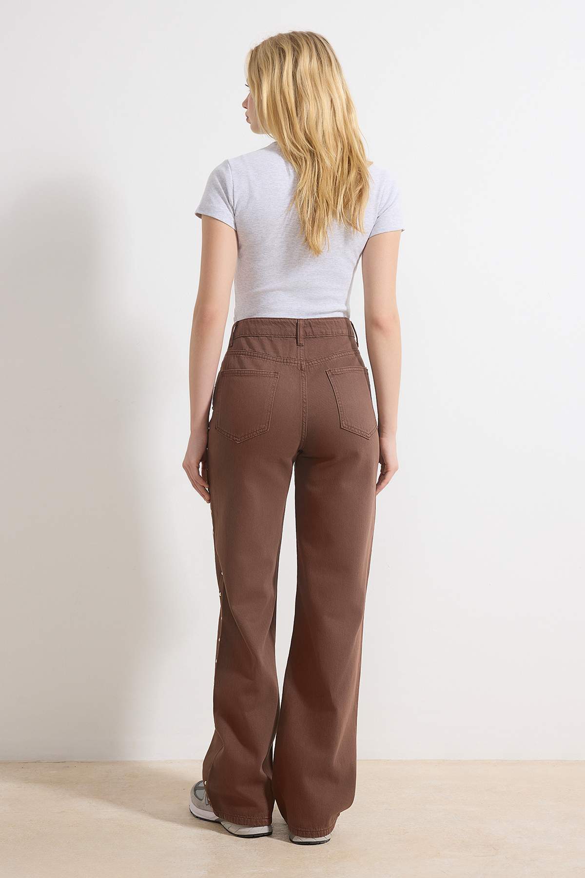 Trendyolmilla  Kahverengi DÖKÜMLÜ Trok Detaylı Yüksek Bel %100 Pamuk Wide Leg Jeans TWOSS26JE00065 - Görsel 4