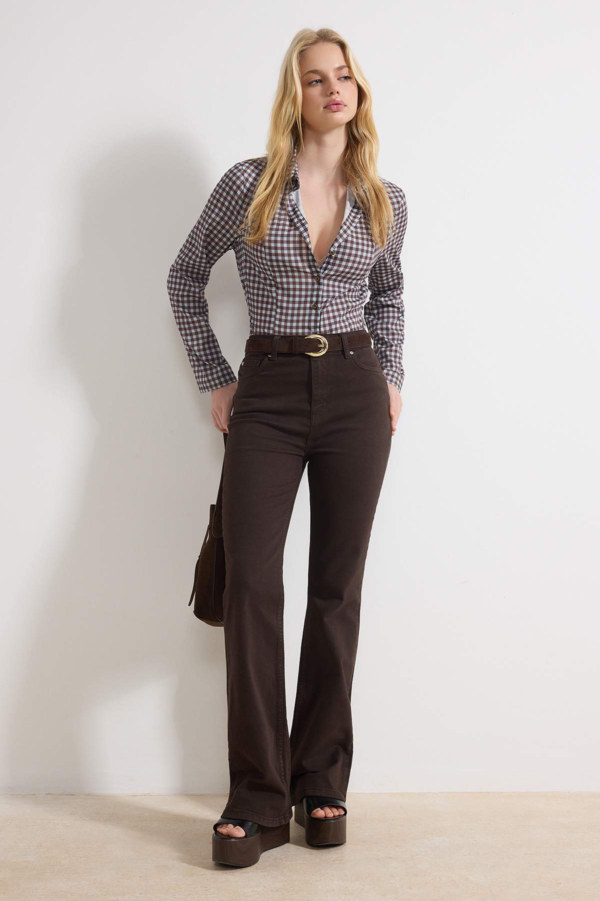 Trendyol Kollektion Braune, hoch taillierte, schmal geschnittene, leicht dehn...