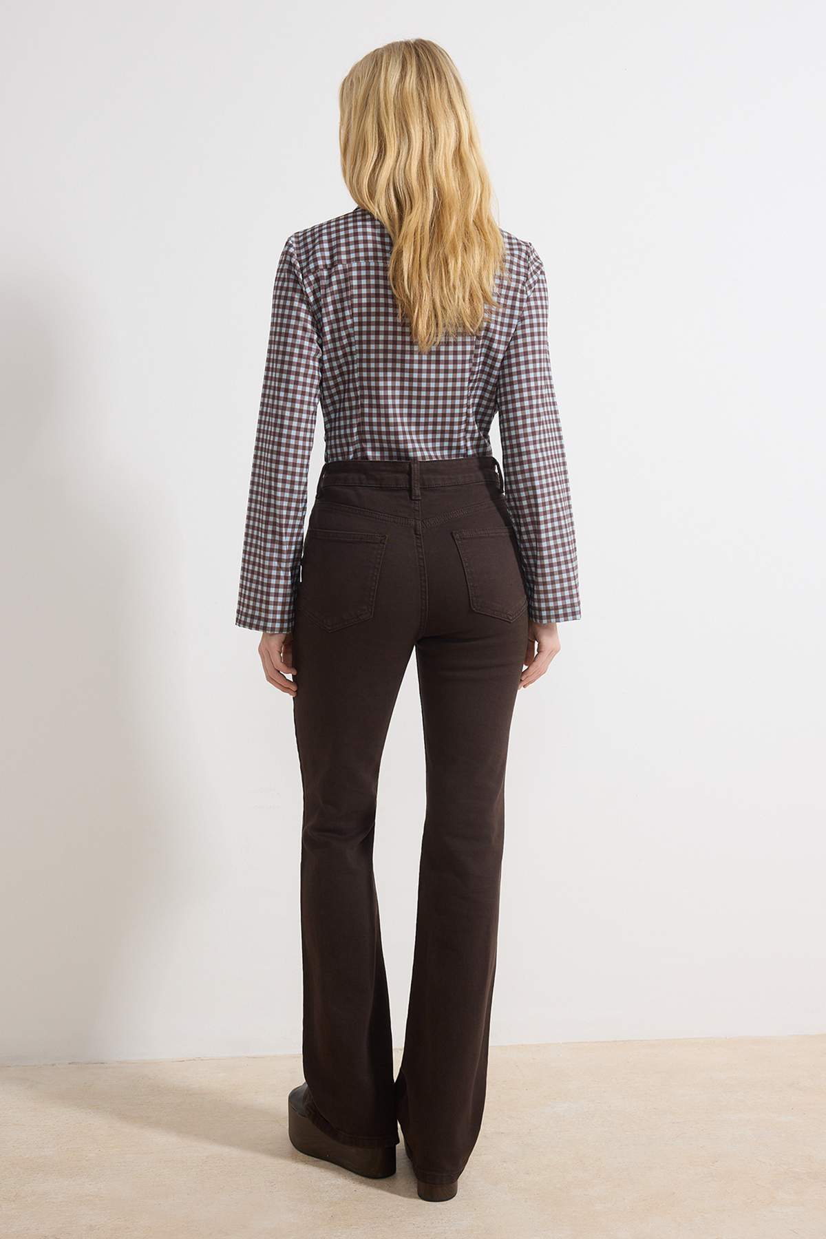 Trendyolmilla  Kahverengi Yüksek Bel Az Esnek Flare İspanyol Paça Jeans TWOSS25JE00101 - Görsel 4