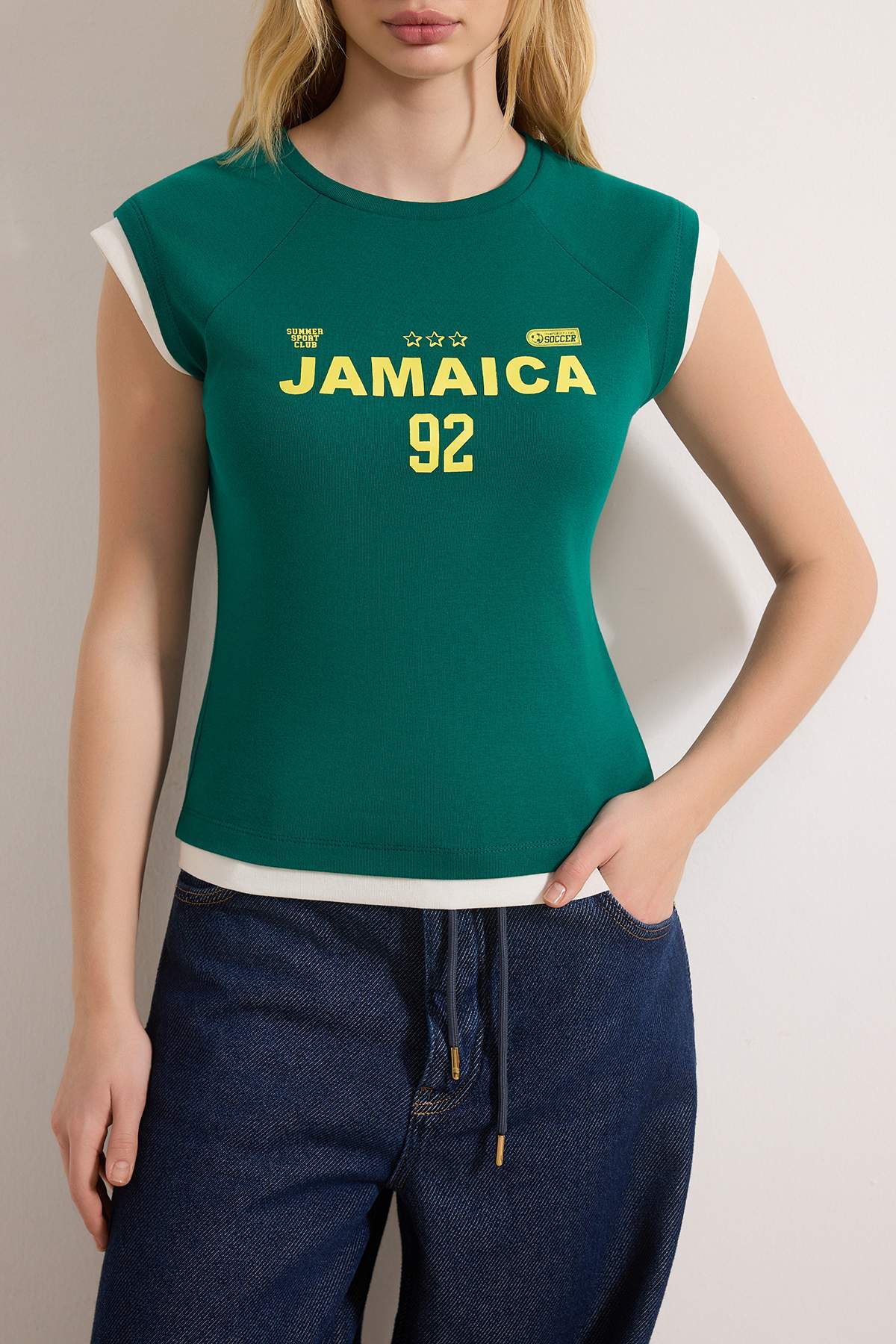 Trendyolmilla  Zümrüt Yeşili Baskılı Fitted/Vücuda Oturan Kısa Kollu Crop Pamuk Ribana Örme T-Shirt TWOSS26TS00087 - Görsel 3