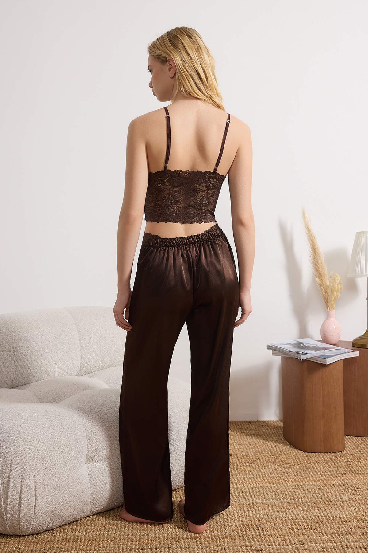 Trendyolmilla  Açık Kahverengi 3'lü Çeyiz Set Üst Dantel, Alt Saten Külotlu Dokuma Pijama Takımı THMAW26PT00077 - Görsel 4