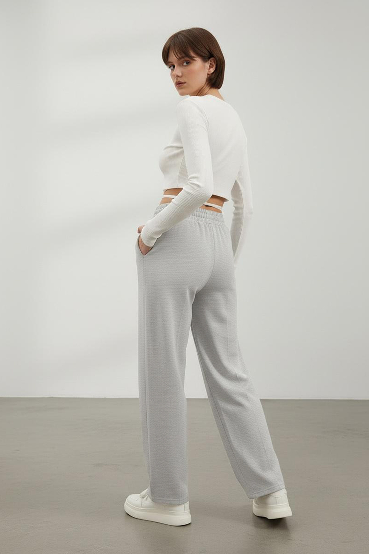 Trend Alaçatı Stili  Kadın Gri Yüksek Bel Önü Çimalı Bol Paça Çift Cepli Eşofman Altı Alc-X7957 - Görsel 4