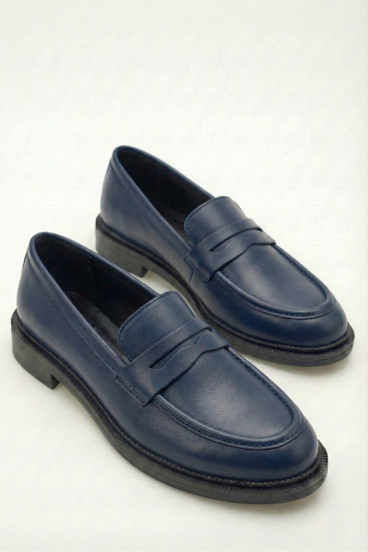 Shoesers  Kadın Sade ve Şık Tasarımlı Tırtıklı Tabanlı Lacivert Loafer Ayakkabı Makosen