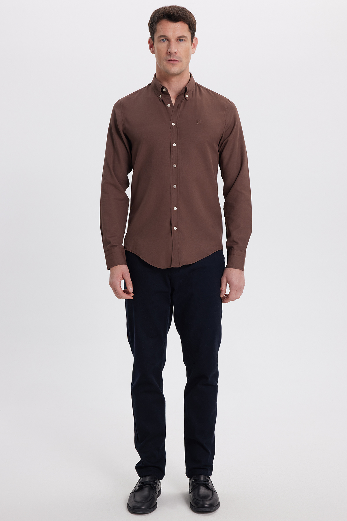 Tudors  Erkek Slim Fit Dar Kesim Düz Oxford Armalı Düğmeli Yaka Kahverengi Spor Gömlek - Görsel 5