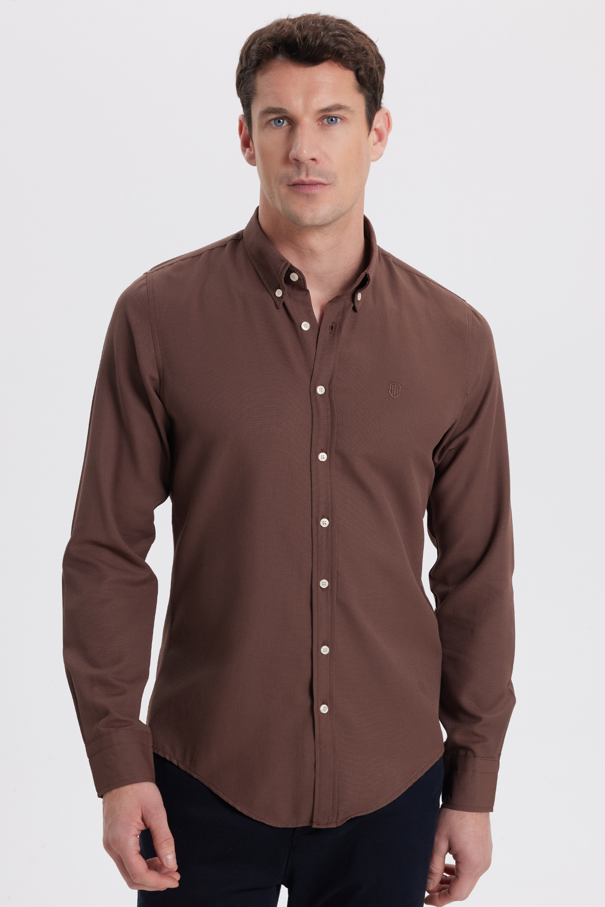 Tudors  Erkek Slim Fit Dar Kesim Düz Oxford Armalı Düğmeli Yaka Kahverengi Spor Gömlek