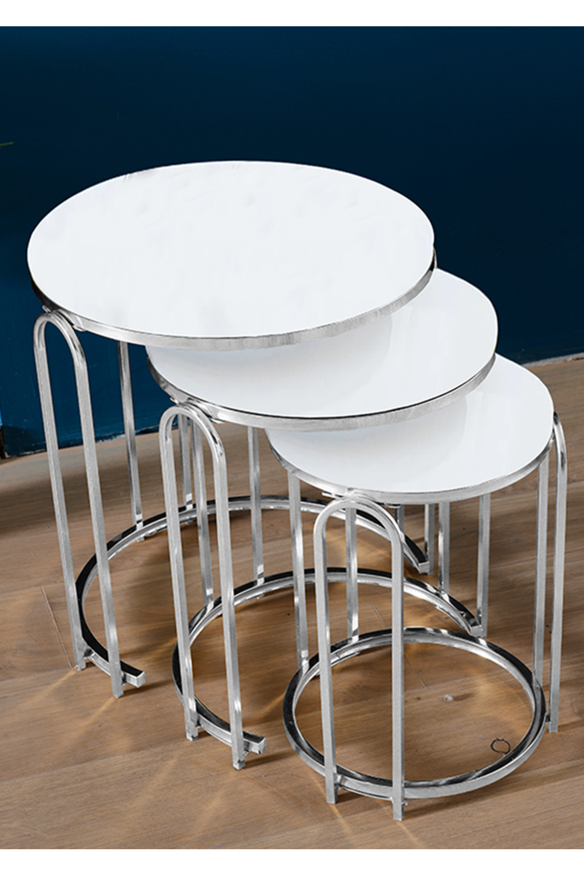 3' LÜ BEYAZ KIRILMAZ (TEMPERLİ) CAM NİKEL (GÜMÜŞ) AYAK LENKA METAL SEHPA