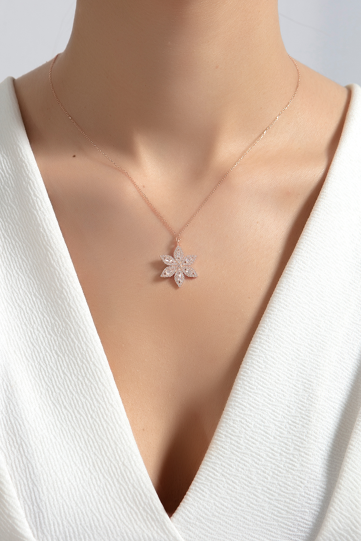 SARIASLAN  Işıklı Kutuda 925 Ayar Gümüş Lotus Çiçeği Kolyesi Rose Gold - Görsel 2