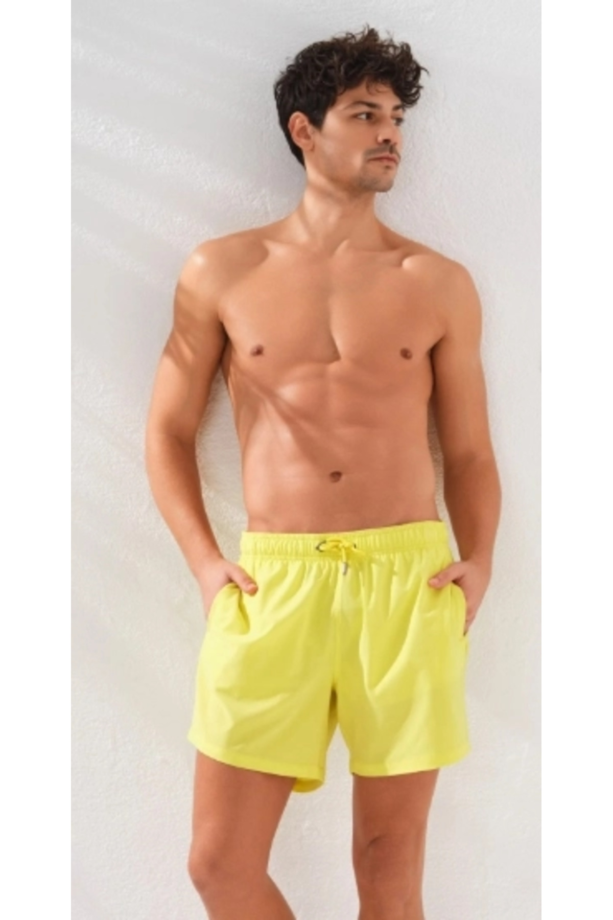 پیر کاردین شلوارک مردانه ساده بافته شده - زرد