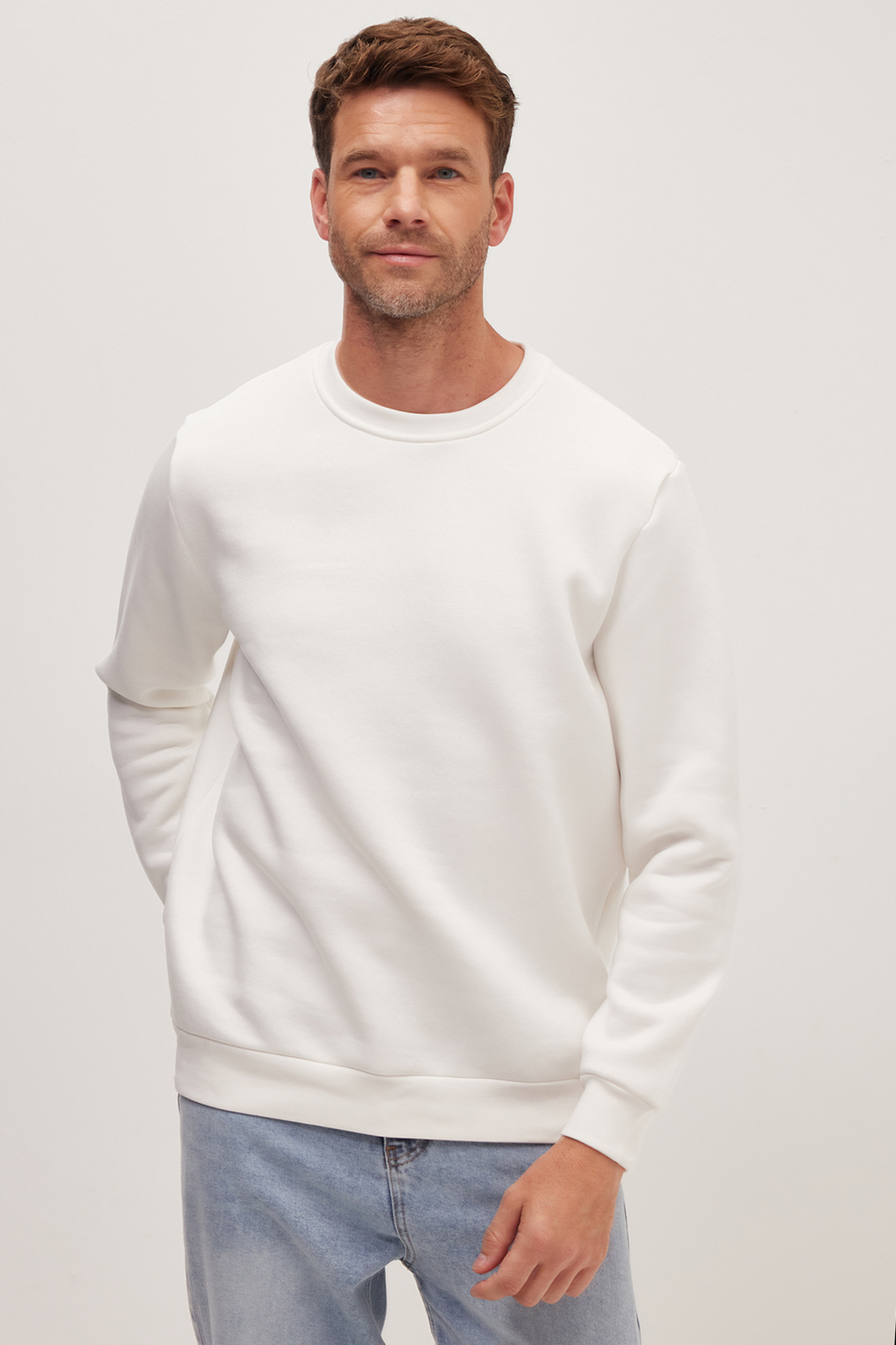 Unisex Relax Fit Rahat Kesim Pamuklu 3 İplik İçi Polarlı Beyaz Bisiklet Yaka Sweatshirt — سفید SW220005 — تصویر 2 از 7