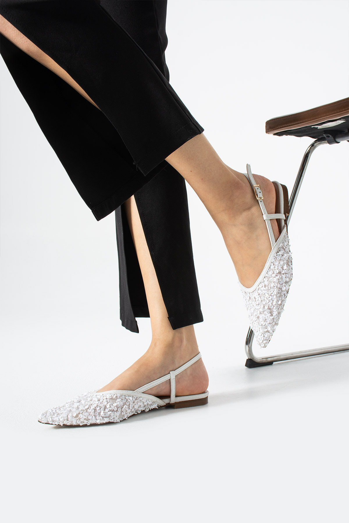Best Cover LERINA Kadın Beyaz Sivri Burun Slingback Pul Payet Detaylı Düz Taban Babet Ayakkabı görsel 3