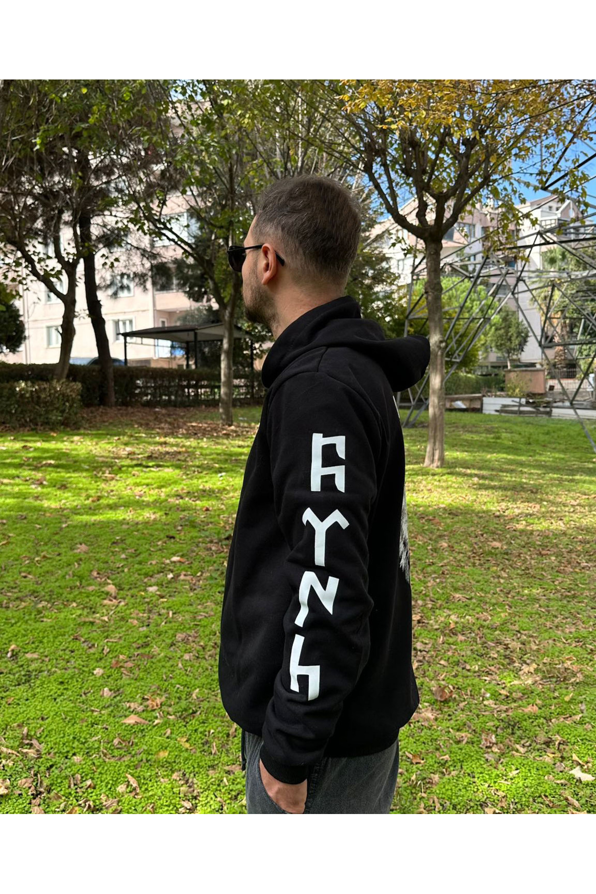 AYDESİGN  Türk Bozkurt Kol Baskı Detaylı Göktürkçe Yazılı Siyah Kapşonlu Sweatshirt - Görsel 2